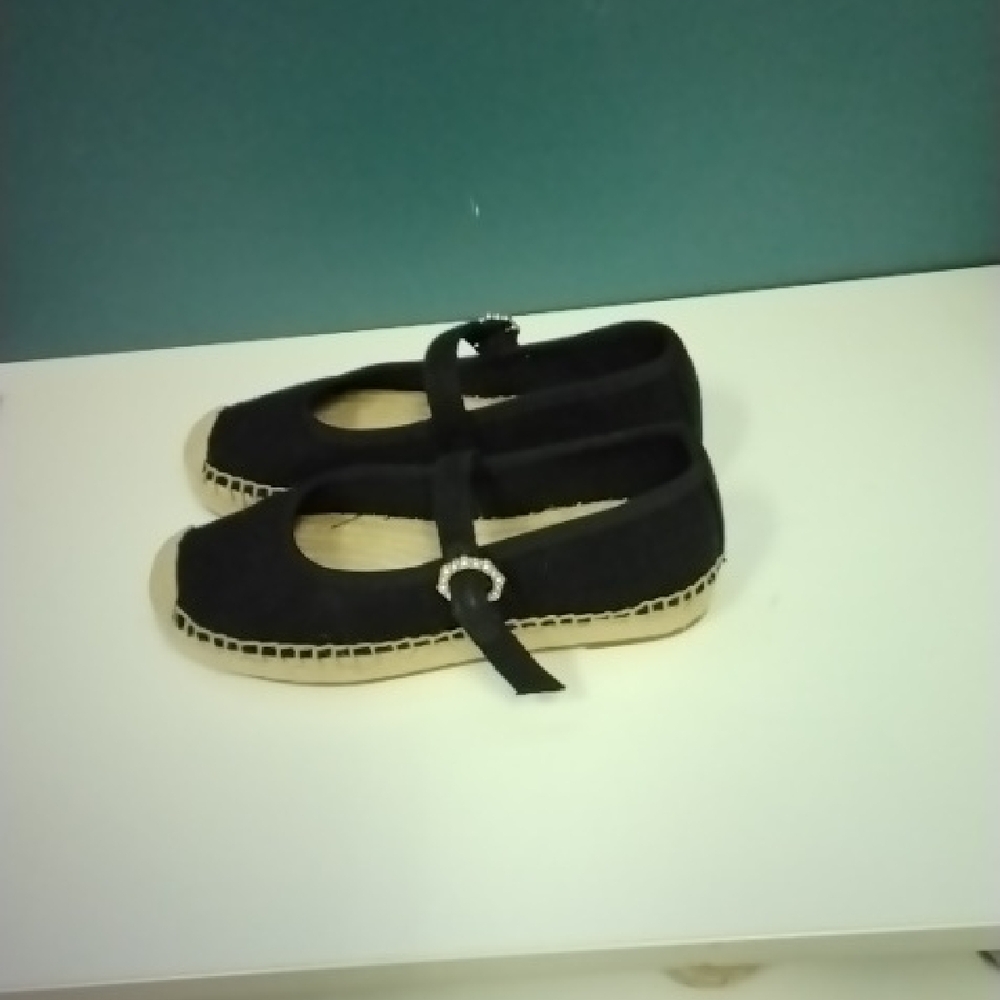 Shoes - Picture 2 of 9